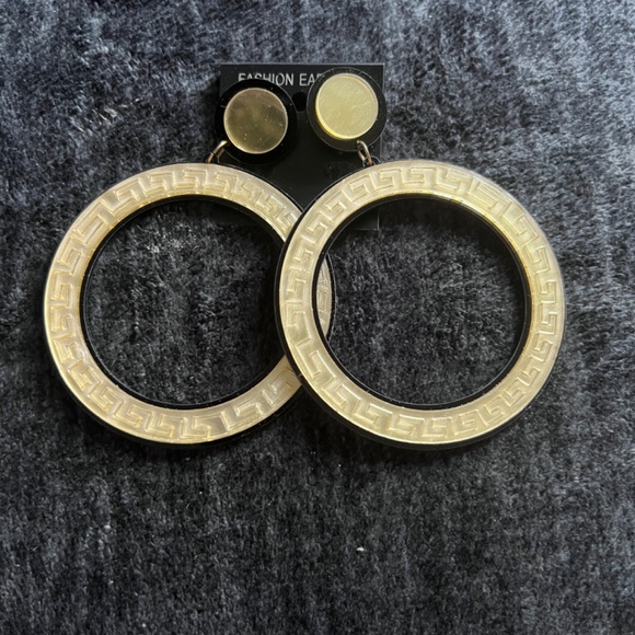 Earrings - Picture 2 of 4